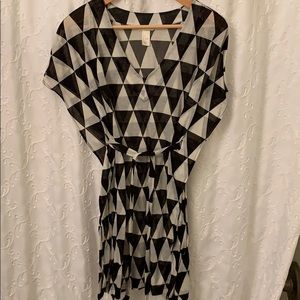 Black and white H&M tunic with tie